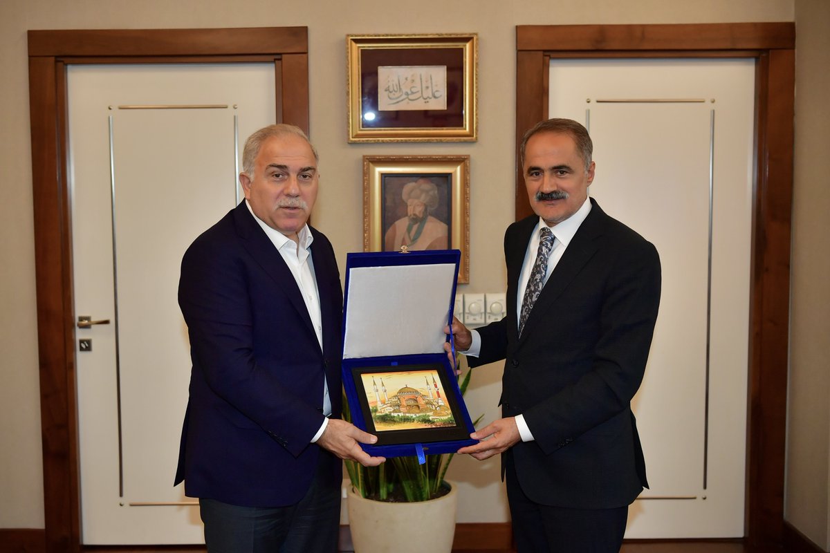 TCDD Genel Müdürümüz Sn. Veysi Kurt misafirimiz oldu.

Şehircilik vizyonumuza katkı sunacak, Fatih’e değer katacak ortak projelerimizi değerlendirdik.

Suriçi'nin tarihi dokusunu koruyarak, geleceğe dönük çözümler üretmek adına iş birliğimizi daha da güçlendireceğiz.

Ziyareti