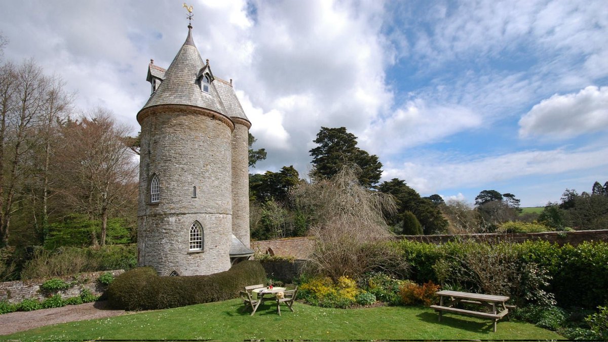 GrowLikeGrandad's tweet image. I'd booked to stay at NT Trellisick Water Tower in Cornwall on Monday. But what with chemo starting early and feeling less than optimal, NT have kindly let us postpone. Could be 3 nights available from Monday if anybody fancies it? looks stunning! I have a 25% discount code...