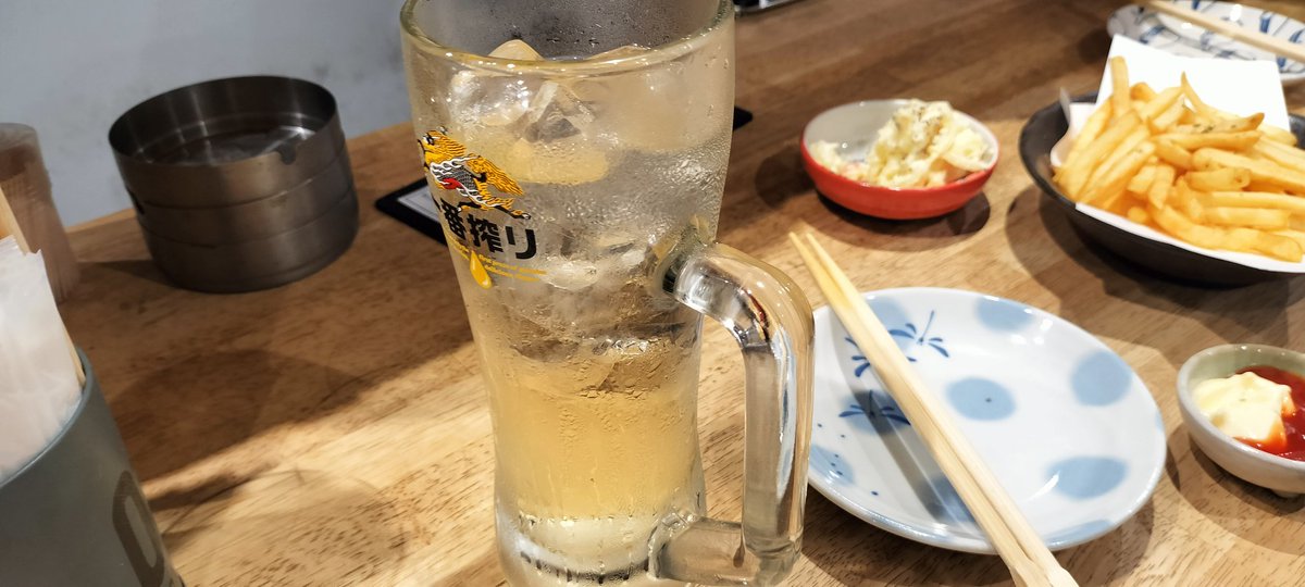 🎸motoki🎸@VARIOUS BOND (@motoki_various) on Twitter photo 華金です 華金です