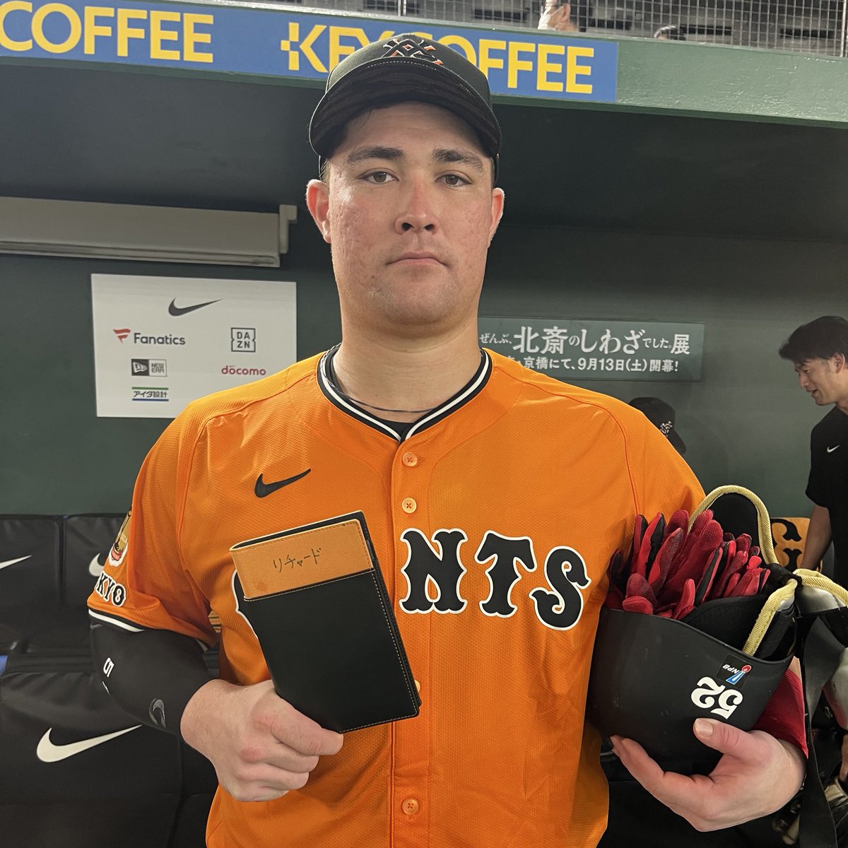 【一軍】vs DeNA
東京ドーム
G 8-1 De

貴重なスリーランホームラン！リチャード選手！
メモの中身は「秘密！」とのこと！

#新風 #ジャイアンツ #証明写真