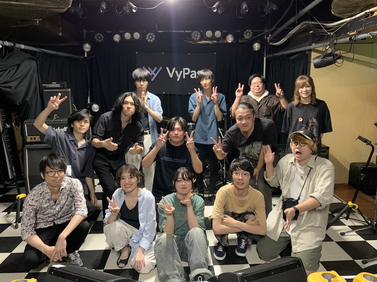 VyPass_SAPPORO's tweet photo. ⋱ Another VESBER!!~natsu no owari~ ⋰
本日の集合写真📸
end A like affair、Dr.Crow、ネガと窓、平池桜(バンド) の皆様、ご来場してくださった皆様ありがとうございました🗣️
素敵な演奏で良い夏の締めになりました👏
@negatomado
#endAlikeaffair #DrCrow #ネガと窓 #平池桜
#ライブハウス#livehouse#バー#Bar#札幌#VyPass.
#ライブ#バンド#札バン
#音楽#music