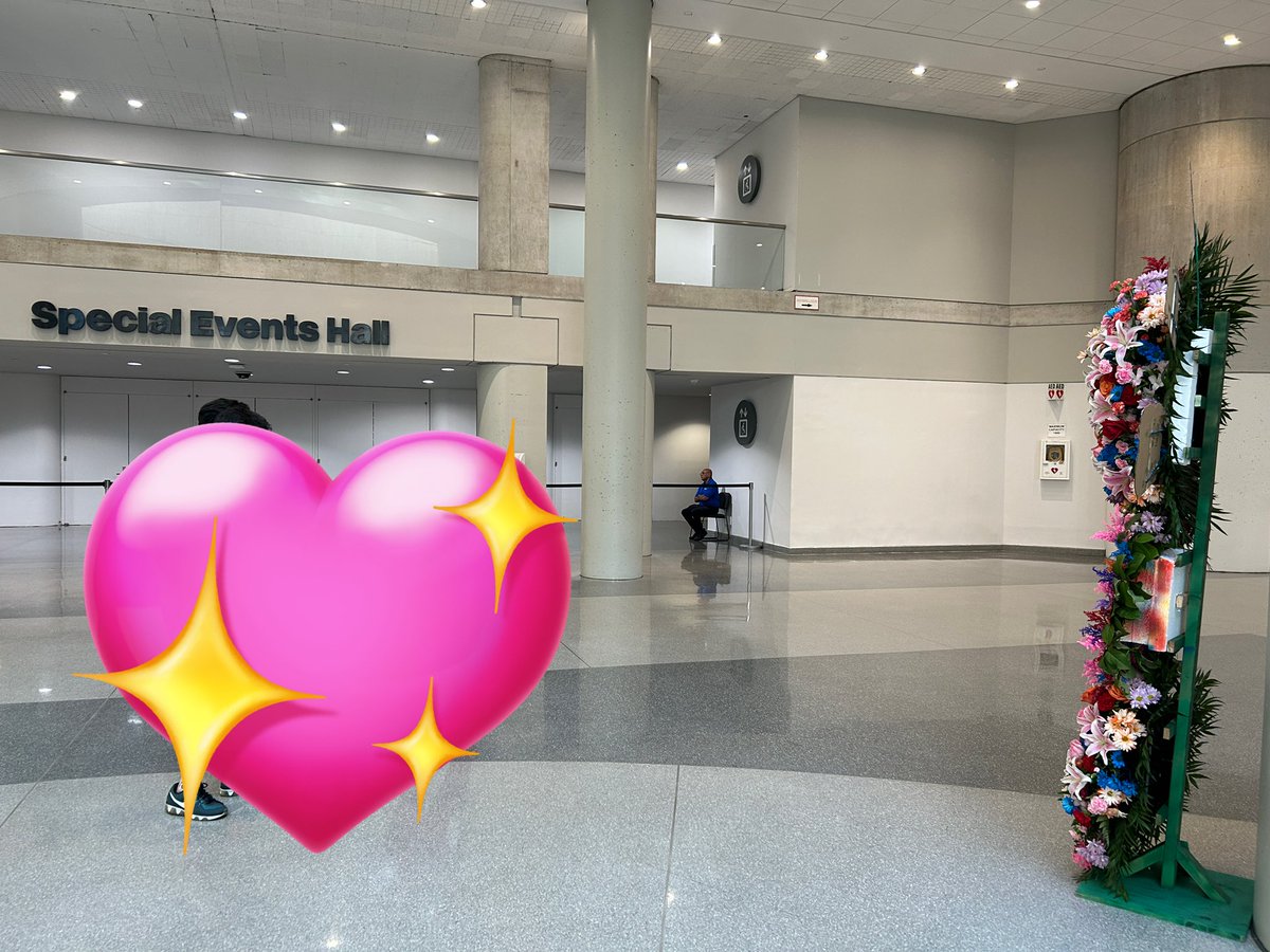 SYNCHRONIZE FLOWER STAND!

5 fandoms got together to congratulate our oshis!
You’ll find it by the special stage! Please takes lots of pictures!
We are so excited for everyone to see~

#hololiveSTAGE25 #callillust #RavenCrafts #IRySart #ねねアルバム #graveyART #AnimeNYC