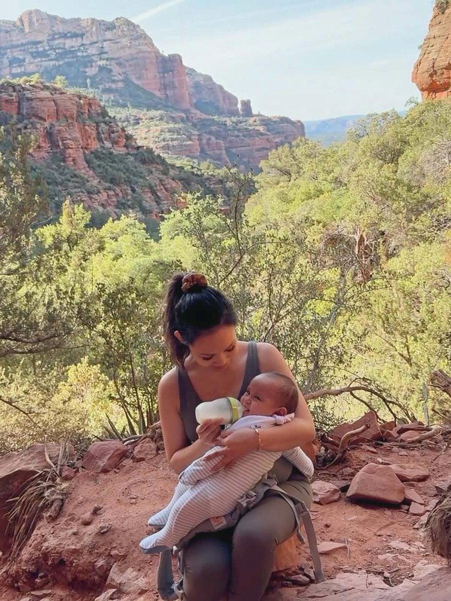 comotomo_sa's tweet photo. Feeding time waits for no one — there’s no mountain high enough to slow us down. 😉 Anytime, anywhere, you can count on us. 

📷: @camillesuzette 

#Comtomobaby
#comotomosa 
#comotomocommunity https://t.co/Bo5kAQnt2C