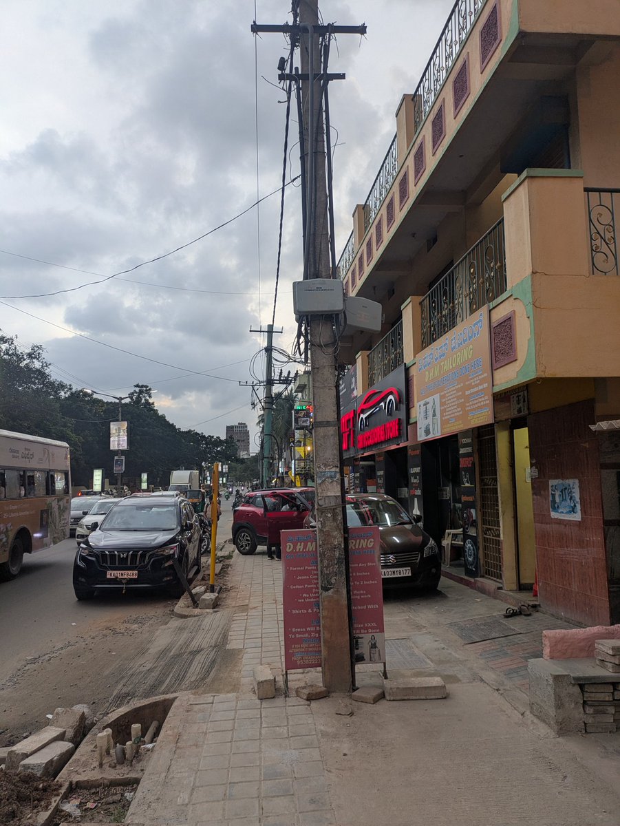 How is this store the drift allowed to service cars on public pavements? Location is this....what's the point of pavements if pvt shops use it like this  maps.app.goo.gl/zi8pJzbzJWPhs5… <a href="/blrcitytraffic/">ಬೆಂಗಳೂರು ಸಂಚಾರ ಪೊಲೀಸ್ BengaluruTrafficPolice</a> <a href="/blrtrafficwatch/">blrtrafficwatch</a> <a href="/wftrps/">WHITEFIELD TRAFFIC PS BTP</a>