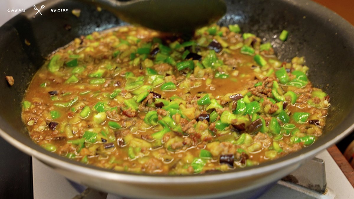 kurashiru0119's tweet image. 和の匠、野永シェフ直伝！「和風シン・キーマカレー」をクラシル公式YouTubeにて公開しました。

革命的なおいしさの秘訣は、驚きの食材「納豆」
加えるだけで、まるで長時間煮込んだような深いコクと旨味が生まれます。