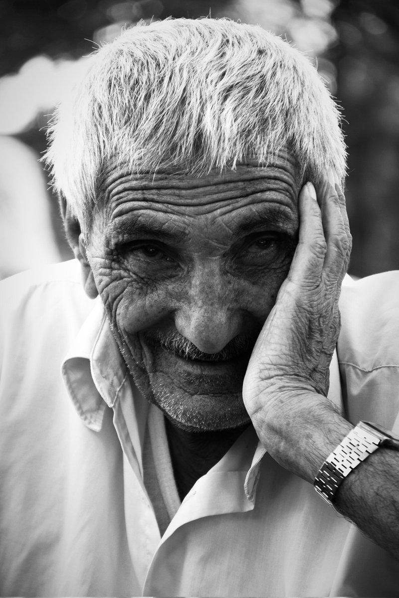 Happy friday friends

These days, I can't take photos regularly because I lost my camera, but from time to time I borrow it and go among these kind people to capture their portraits.

➣ Dust of Time

New   1/1   on    <a href="/objktcom/">objkt</a> 
49 Tez

objkt.com/tokens/KT1CwrY…

#Photography