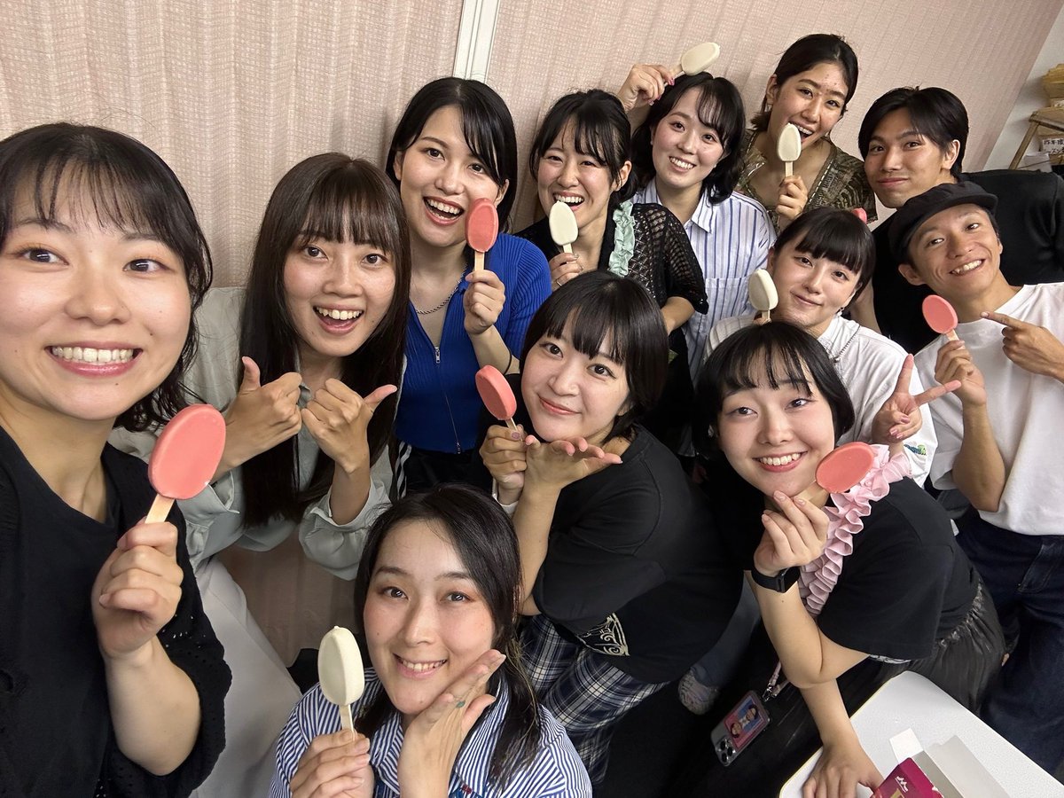 SolaMiuchi's tweet image. 最終稽古終了！
今日はいっぱい汗かいていっぱいアイス頂きました🍨
愛がいっぱい #麻布十番納涼まつり
明日から２日間開催です🌻

観覧無料・撮影OK！
一緒に麻布の夏を楽しみましょう〜❤️‍🔥

#イッツフォーリーズ