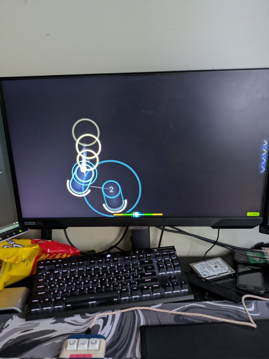 breakdashbyrue's tweet photo. i was fcing through the fire and flames and then my monitor pulled this shit on me i quit this game https://t.co/n7RmVVE5C9