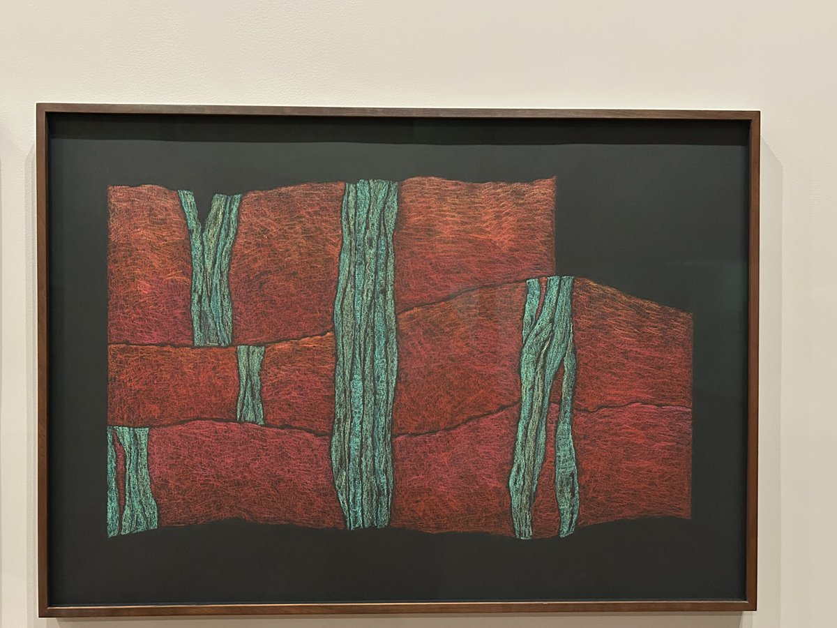 KathrynMSanchez's tweet photo. #365Womenartists
109/365 Marga Ledora (1959 SP 🇧🇷) poetic, minimalist drawings; silence, absence, interiority, boundaries, mystery. Simplified geometry. Oily pastel or chalk on paper.
#womenartists
#artebrasileira #pinacoteca #quadrus https://t.co/mVOLA9IAd4