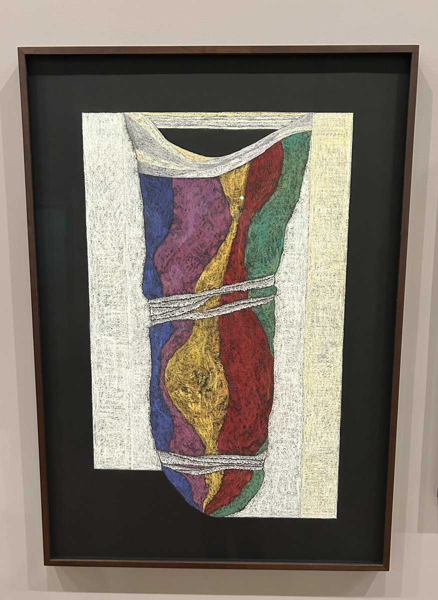 KathrynMSanchez's tweet photo. #365Womenartists
109/365 Marga Ledora (1959 SP 🇧🇷) poetic, minimalist drawings; silence, absence, interiority, boundaries, mystery. Simplified geometry. Oily pastel or chalk on paper.
#womenartists
#artebrasileira #pinacoteca #quadrus https://t.co/mVOLA9IAd4