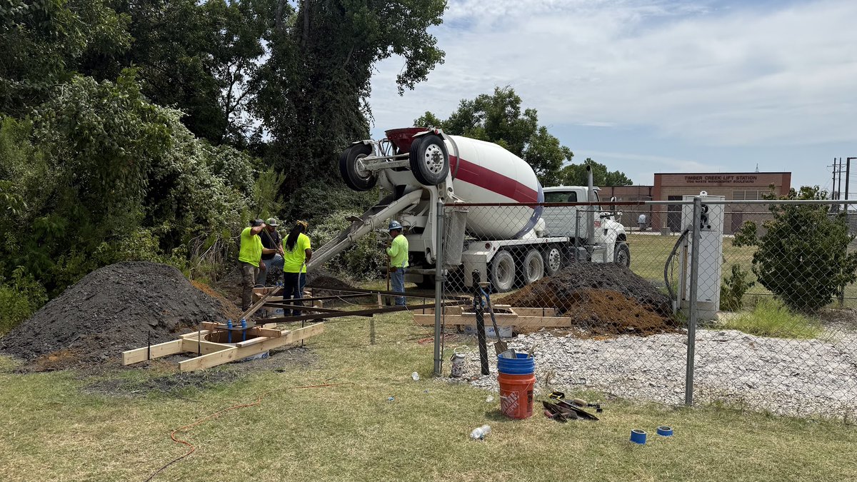 JTS_Inc's tweet photo. Last week, our crew consisting of Adrian Barboza, Timothy Knight, Omar Trevino, JonPaul Luke and Markelle Gainer prepped and constructed a foundation for a 100' @SabreIndustries S3TL self-supporting tower in Lewisville, TX. https://t.co/H8K7iKDQBK