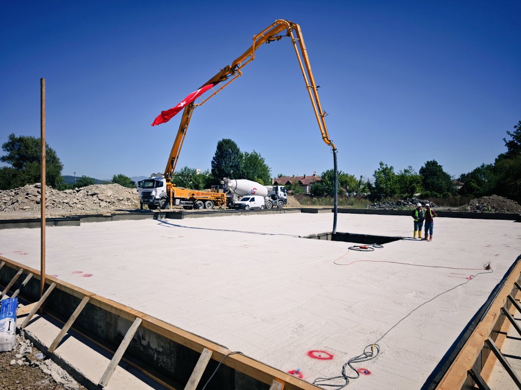 Gölyaka’mızın eğitim altyapısını güçlendirecek önemli bir adımı daha hayata geçirmenin mutluluğunu yaşıyoruz.

16 derslikten oluşacak Atatürk Ortaokulu’nun temelini atarak, ilçemize çağın ihtiyaçlarına uygun modern bir eğitim yuvası kazandırıyoruz.

Bu eser sayesinde evlatlarımız