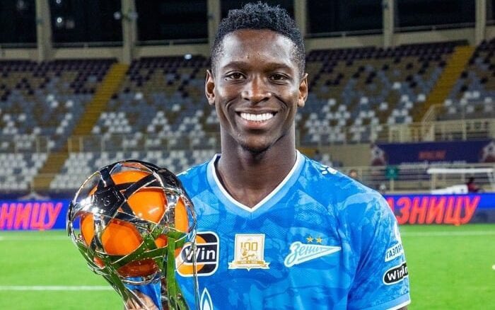 HenryMoore08's tweet photo. Luiz Henrique (Zenit St. Pertersburg)

Age: 24 years
Nationality: 🇧🇷 
G/A last season: 2 goals &amp; 2 assists
Cost: €35 million (£30.3 million)
Likelihood: 🟡 

#FCZenit https://t.co/9F0DhLVLpU