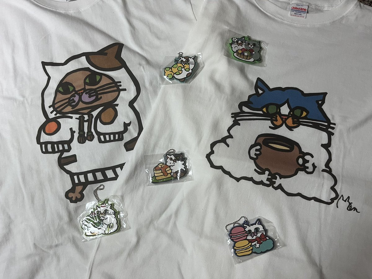 新しい服買うとテンション上がるよね

それ着てお出かけしたくなるよね

いい事ある気がするよね

でも俺はこれ着て家で猫とゴロゴロするんだ！