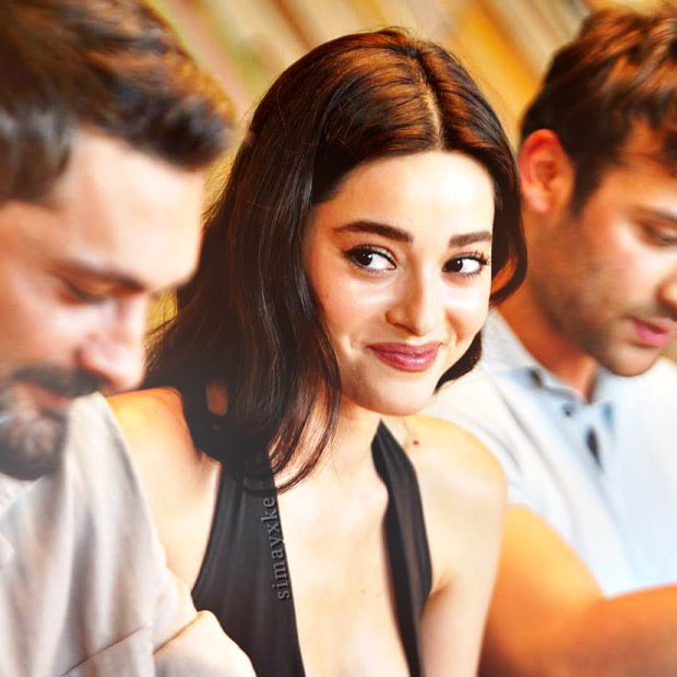 simayxke's tweet image. my shaylaaa😭🤏🏻 #SimayBarlas #AynadakiYabancı