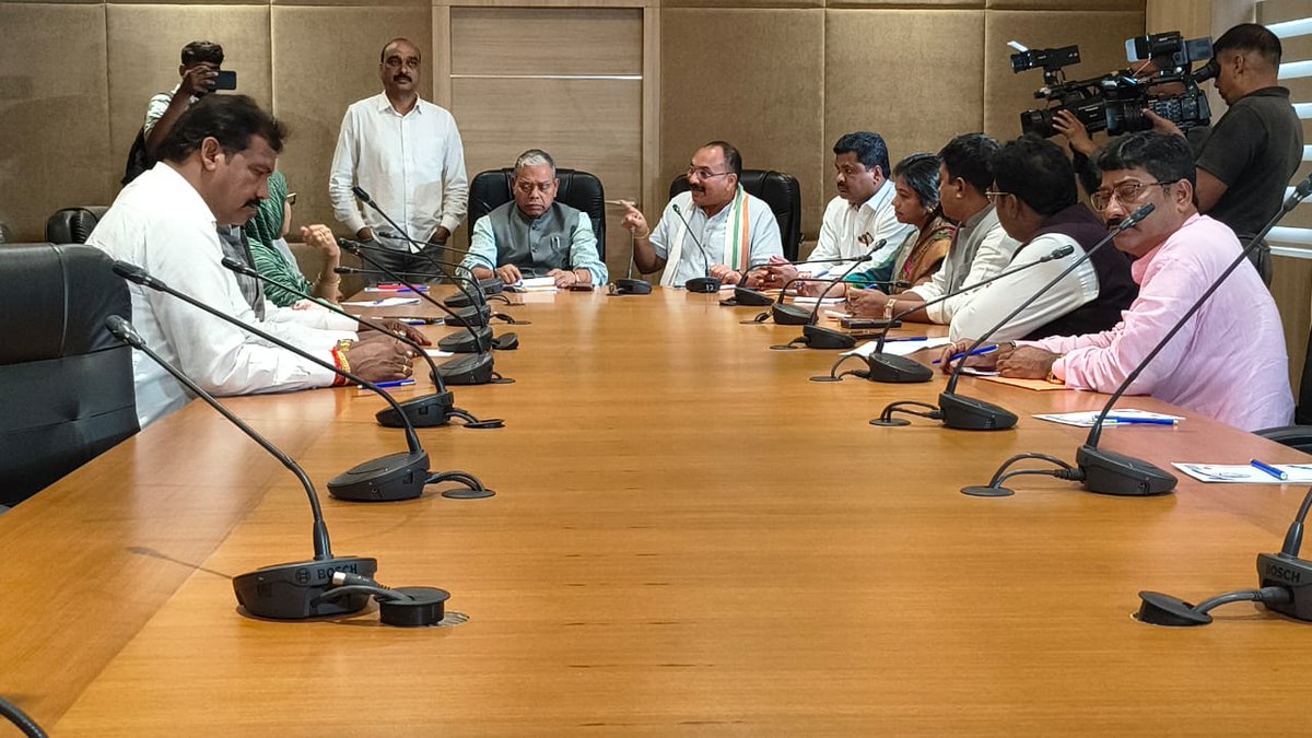 INCJharkhand (@incjharkhand_) on Twitter photo आज सर्किट हाउस, रांची में कांग्रेस विधायक दल की एक बैठक संपन्न हुई।
जिसमें झारखण्ड प्रदेश कांग्रेस कमिटी के अध्यक्ष श्री <a href="/MahtoKeshavINC/">Keshav Mahto Kamlesh</a> जी, विधायक दल के नेता श्री <a href="/PradeepYadavMLA/">Pradeep Yadav</a> जी, विधायक दल के उपनेता श्री <a href="/RajeshKinc/">Rajesh Kachhap</a> जी, वित्त मंत्री श्री <a href="/RadhaKrishnaKi3/">RADHA KRISHNA KISHOR</a> जी, पूर्व वित्त आज सर्किट हाउस, रांची में कांग्रेस विधायक दल की एक बैठक संपन्न हुई।
जिसमें झारखण्ड प्रदेश कांग्रेस कमिटी के अध्यक्ष श्री <a href="/MahtoKeshavINC/">Keshav Mahto Kamlesh</a> जी, विधायक दल के नेता श्री <a href="/PradeepYadavMLA/">Pradeep Yadav</a> जी, विधायक दल के उपनेता श्री <a href="/RajeshKinc/">Rajesh Kachhap</a> जी, वित्त मंत्री श्री <a href="/RadhaKrishnaKi3/">RADHA KRISHNA KISHOR</a> जी, पूर्व वित्त
