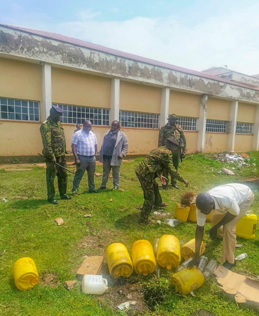 gtntv_kenya's tweet photo. Police in Nyamira South, led by Sub-County Commander SP Martin Wambugu and other top officials, destroyed exhibits from concluded cases, including 348 litres of chang’aa, 130 litres of kangara, cannabis, expired alcohol, and brewing equipment.
#GtnTvDigital https://t.co/tGVyyYEdD8