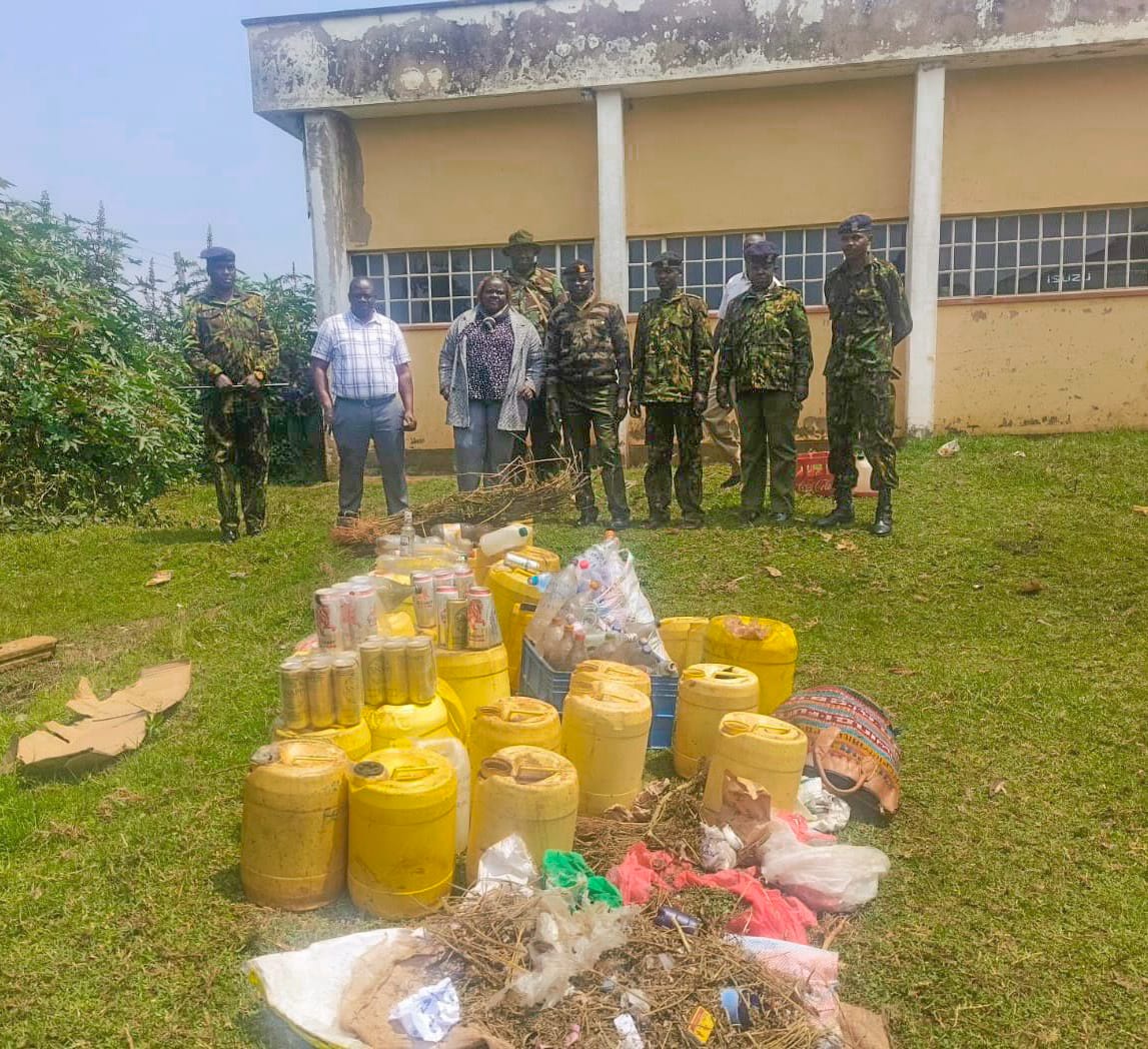 gtntv_kenya's tweet photo. Police in Nyamira South, led by Sub-County Commander SP Martin Wambugu and other top officials, destroyed exhibits from concluded cases, including 348 litres of chang’aa, 130 litres of kangara, cannabis, expired alcohol, and brewing equipment.
#GtnTvDigital https://t.co/tGVyyYEdD8