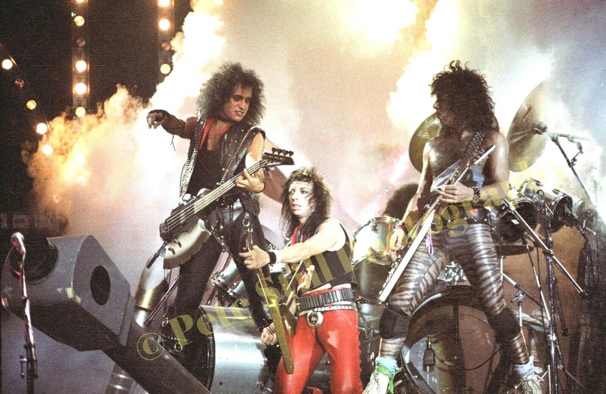 FLASHBACK FRIDAY…

<a href="/kiss/">KISS</a> <a href="/genesimmons/">Gene Simmons</a> <a href="/PaulStanleyLive/">Paul Stanley</a> <a href="/EricCarr_TheFox/">Eric Carr - KISS</a>