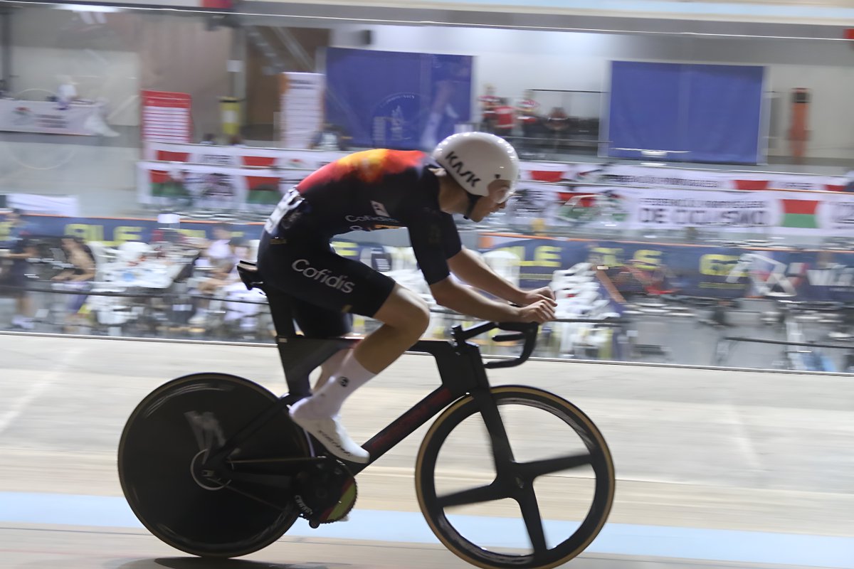 🥇🥈 Urkaregui lo ha hecho: Segundo mejor tiempo en la clasificatoria de persecución, lo que le supone luchar por el oro y la plata esta tarde ante el italiano Magagnotti, que le ha aventajado en apenas 1 segundo.
⏱️Y con récord de España incluido: 3:10.040. Sensacional!!!