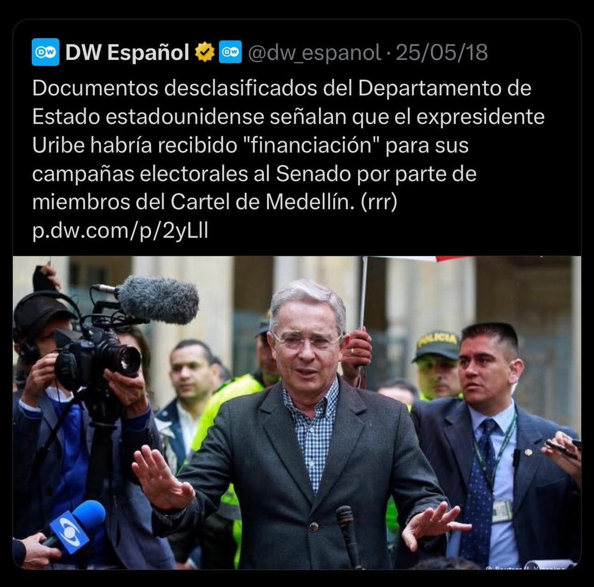 Joaquín Robles Zabal (@joaquinroblesza) on Twitter photo Sobre esto, <a href="/NoticiasCaracol/">Noticias Caracol</a> y, por supuesto, <a href="/NoticiasRCN/">Noticias RCN</a>, calladitos. Silencio total. Sobre esto, <a href="/NoticiasCaracol/">Noticias Caracol</a> y, por supuesto, <a href="/NoticiasRCN/">Noticias RCN</a>, calladitos. Silencio total.