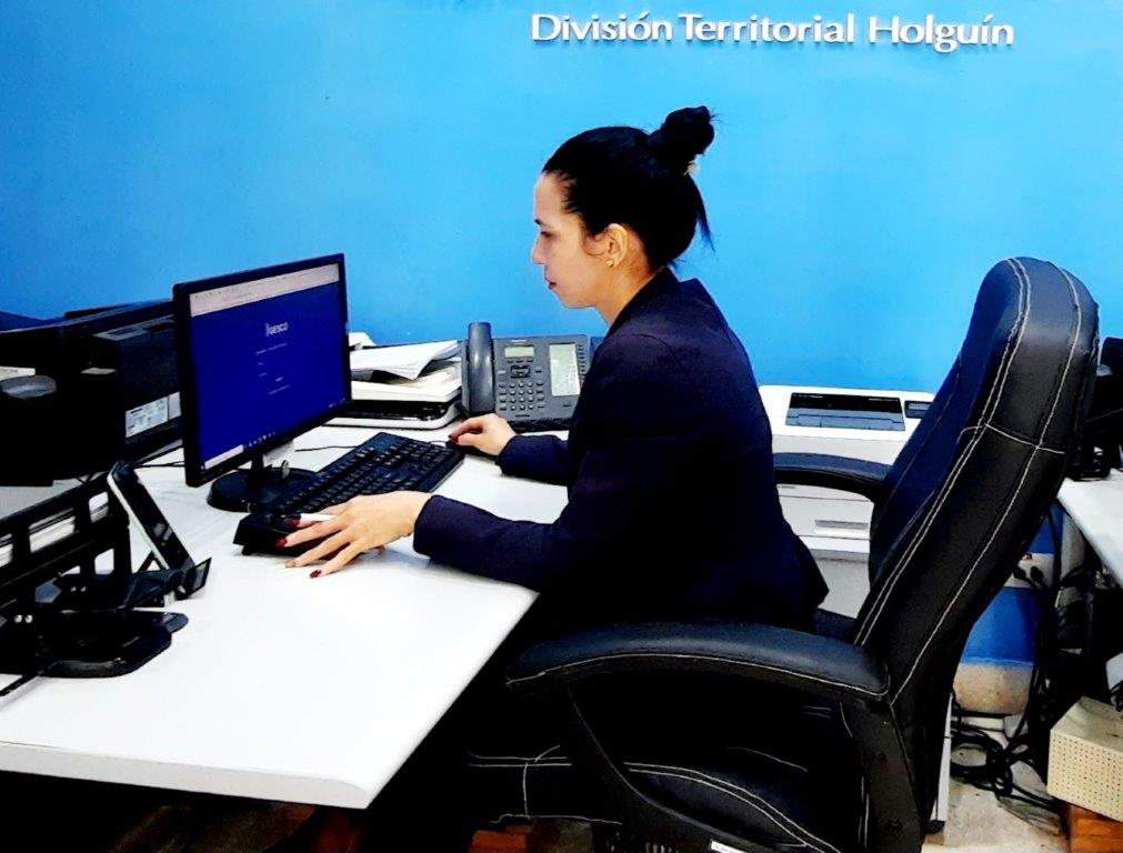 💙 Las féminas de ETECSA _Cuba Holguín celebran el 65 aniversario de la FMC mas comprometidas con la atención a la población y la transformación digital. #MujeresEnRevolución , #HolguínSí🇨🇺