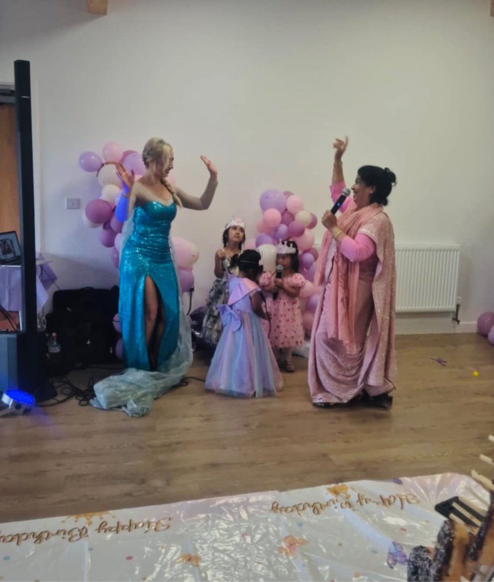 TamsinBall's tweet photo. Happy 3rd Bday to the sweetest little princess I met last week, Rumaisa!✨ - Elsa had so much fun singing, dancing, and celebrating with you and your beautiful family! Thank you for letting me be part of your magical day💖👑🦋🥳#PrincessParty #ElsaVisit #SnowQueen #FrozenFun❄️🎤 https://t.co/ijMW9xgd9H