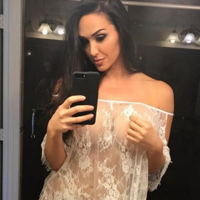 Verheiratete Dominante Sie sucht: Auch wenn ich verheiratet bin lasse ich mir den Spaß mit devoten Männern nicht nehmen und führe gern den ein und anderen in die Sklavenerziehung […] dlvr.it/TMdLTx