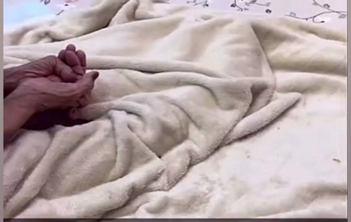 lrrix_'s tweet image. ربي إن أمواتنا في ودائعك ذهبوا منا إليك وأنت بهم أرحم منا فاغفر لهم وارحمهم ، اللهم اسألك أن تفتح لهم بابًا تهب منه نسائم الجنة لا يُسد أبدًا ، وتجعلهم آمنين مطمئنين إلى يوم يبعثون ، اللهم ارحم موتانا وموتى المسلمين أجمعين