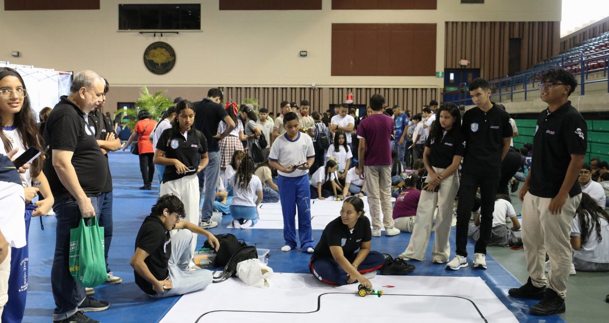 #UninorteNoticia | Tercer Challenge SKill STEM refuerza en bachilleres habilidades en el campo de la robótica.

El evento clasificatorio, organizado con la Alcaldía, se desarrolló en el coliseo, donde estudiantes de colegios públicos y privados demostraron sus destrezas en retos