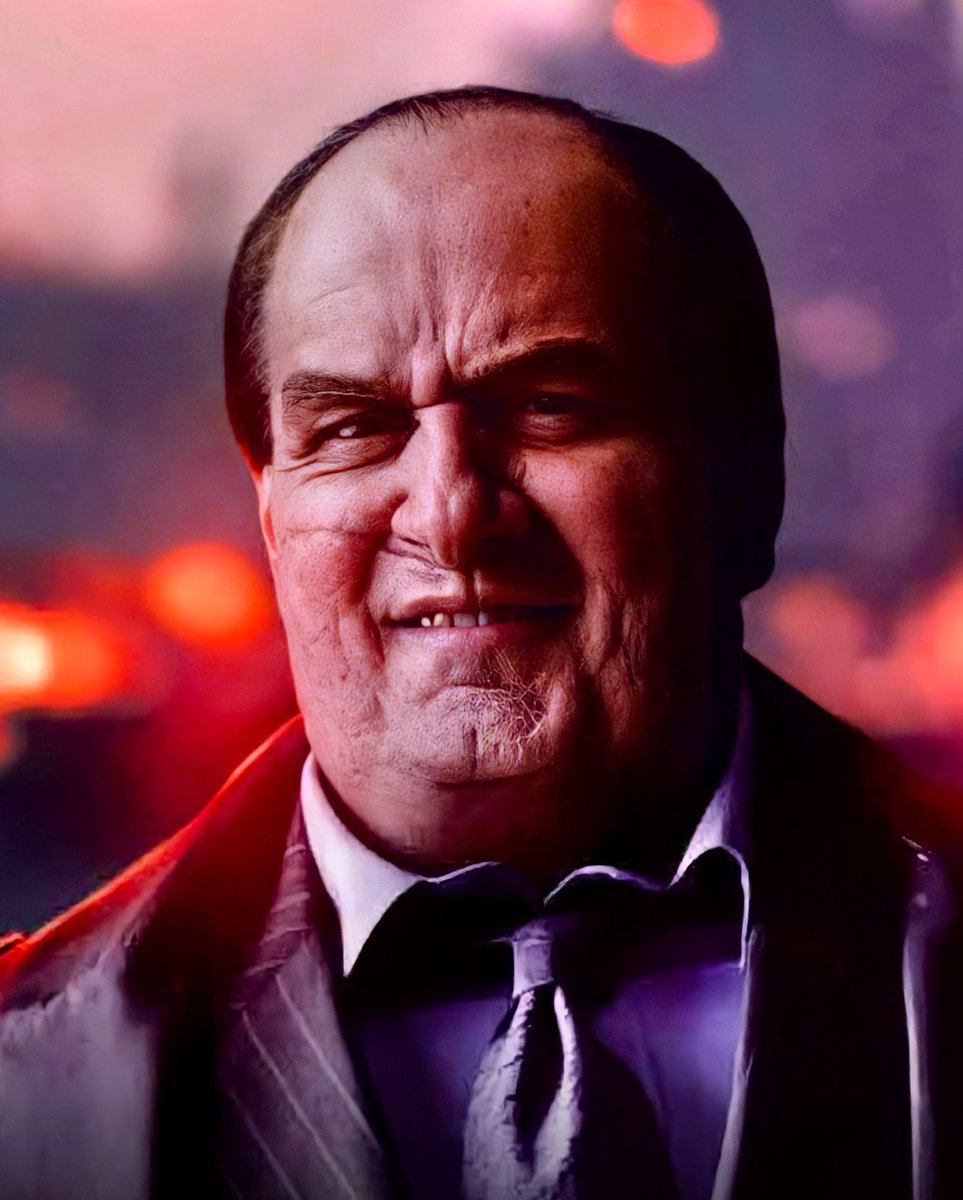 DCU_Direct's tweet image. Margot Robbie revealed that The Penguin was the original villain in BIRDS OF PREY during a chat with Colin Farrell:

"Matt Reeves said, 'Don't use the Penguin. I'm going to use him in ['The Batman'],' and so we swapped it to Black Mask."

(via @EW)