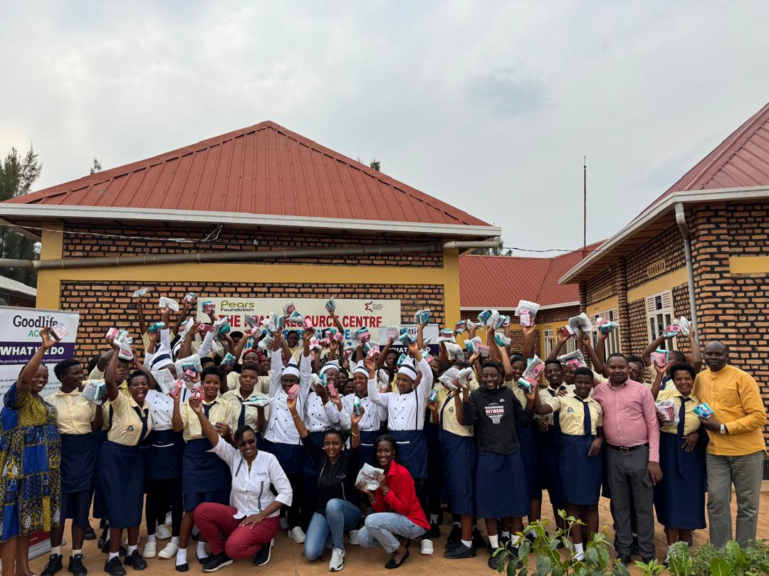 IdaAlexandra1's tweet photo. 💜🌍 Yesterday in Kayonza, #GoodlifeAccess together with #IMatter stood with 100 amazing girls from the Kayonza Friendly Youth Center &amp; TVET school to say loud &amp; clear:💪 You matter. You deserve a Goodlife. 🌟#GirlsEducation #SRHR #MenstrualHealth #EndTeenPregnancy #PeriodDignity https://t.co/4QaG3jzKtd