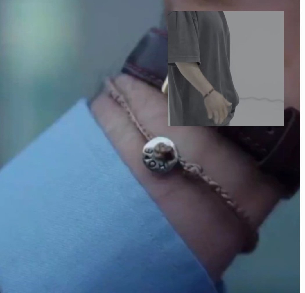 Lo que me gusta son los detalles es mi debilidad 🫠
PD: creí que era la misma pero el nunca repite sus detalles en sus proyecto solo sus 😎 soy feliz