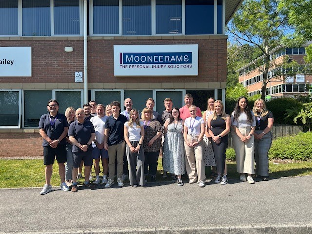 Mooneerams tweet media