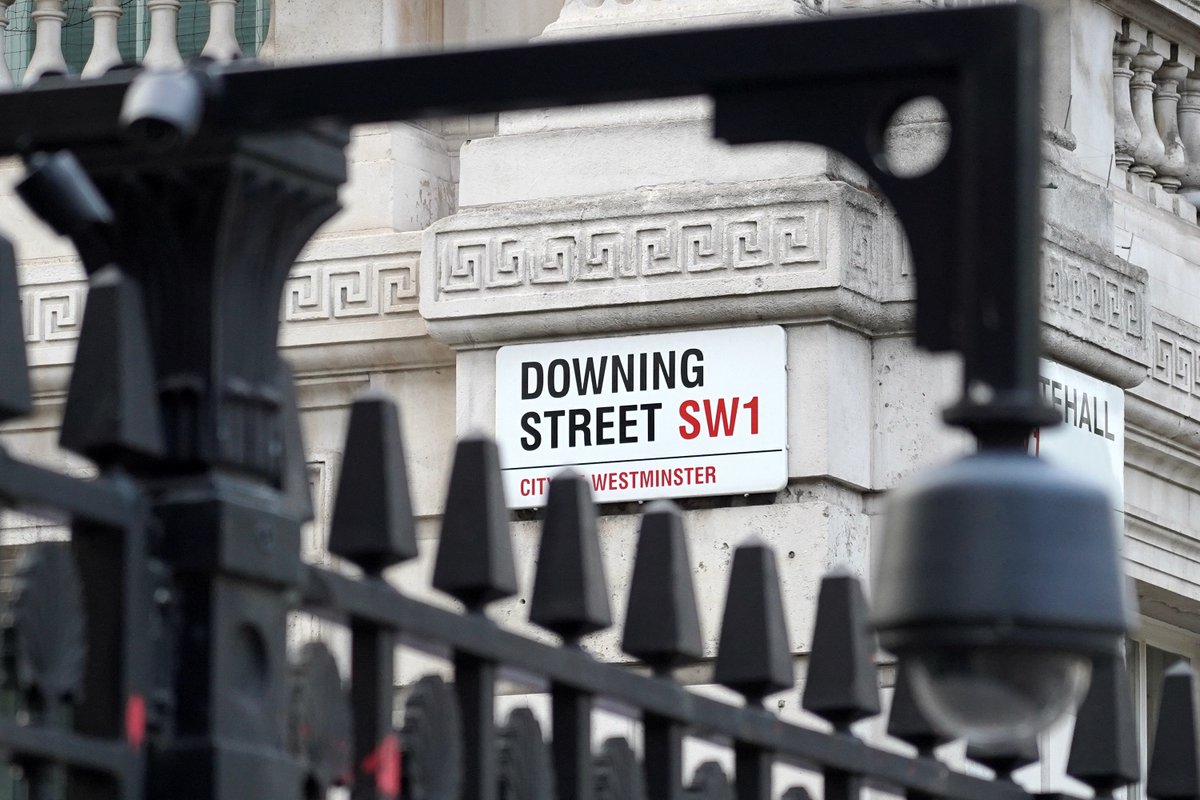 No 10 bans civil servants from speaking, bans us from seeing the guidance that bans civil servants from speaking.

gavin-freeguard.medium.com/no-10-bans-civ…