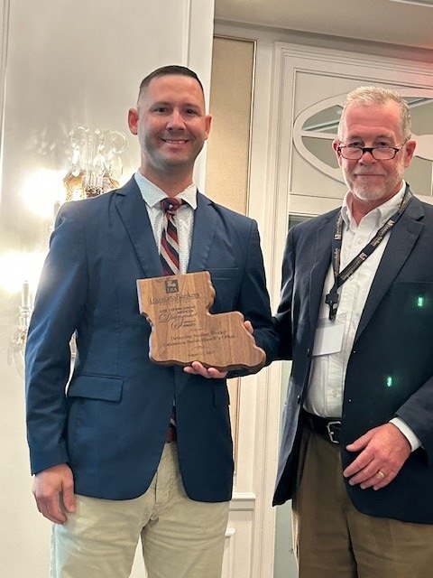 👏🚔 Congrats to CPSO Detective Steffan Weekly! He was awarded the 2025 Distinguished Service Award 🏆 by the Louisiana Bankers Association for his outstanding work on financial crimes.