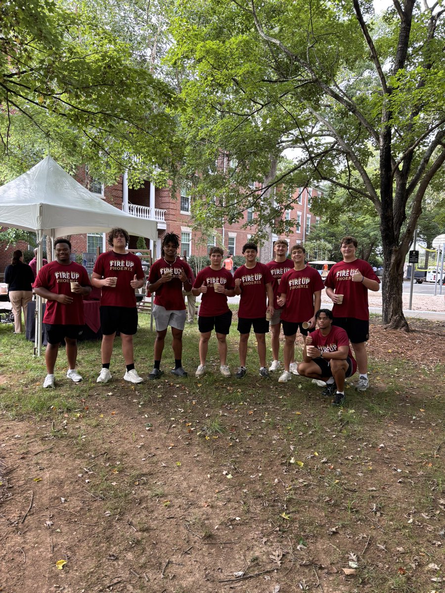 Putting in work, on their off day !! Freshman move in day 👏