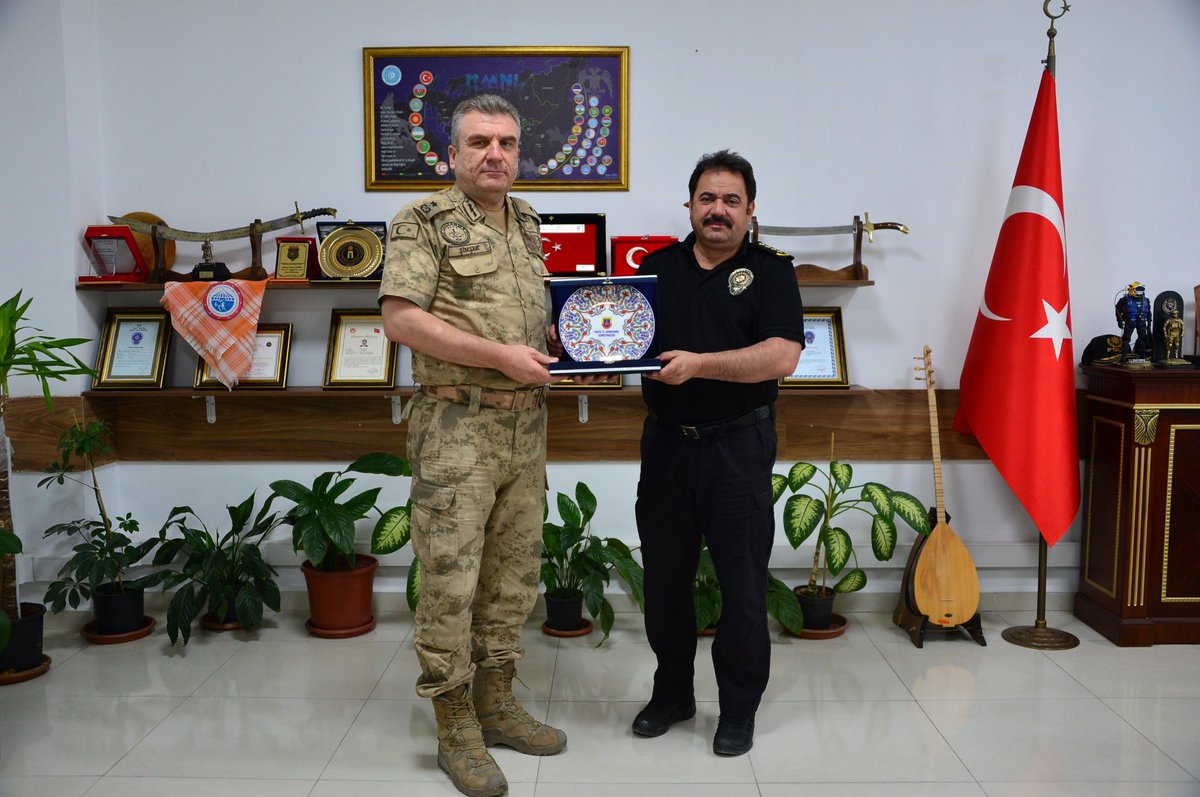 İl Emniyet Müdürümüz Sayın Kadir GÖKCE, Hatay İl Jandarma Komutanı Sayın Tuğgeneral İlker ŞİMŞEK'i makamında ağırladı.