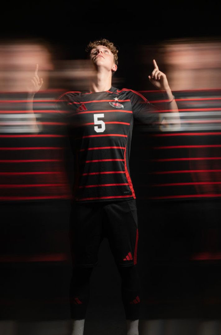 Vanavond speelt ‘ie zijn eerste officiële wedstrijd in Amerika. Ik zit om 1.30 uur vannacht paraat voor de livestream! 😅 #Jochem #kleinezonenwordengroot