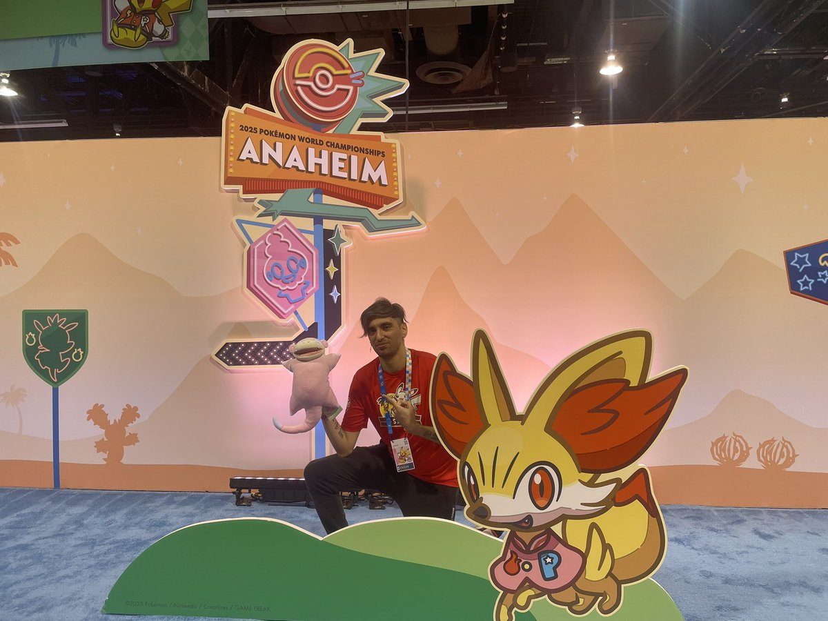 The World Championship is over and it only remains to thank for the opportunities given to me this year helping Pokémon UNITE.

I also thank the community that always greets me, takes pictures with me, gives me gifts, it makes me happy to see what is being achieved. I met some