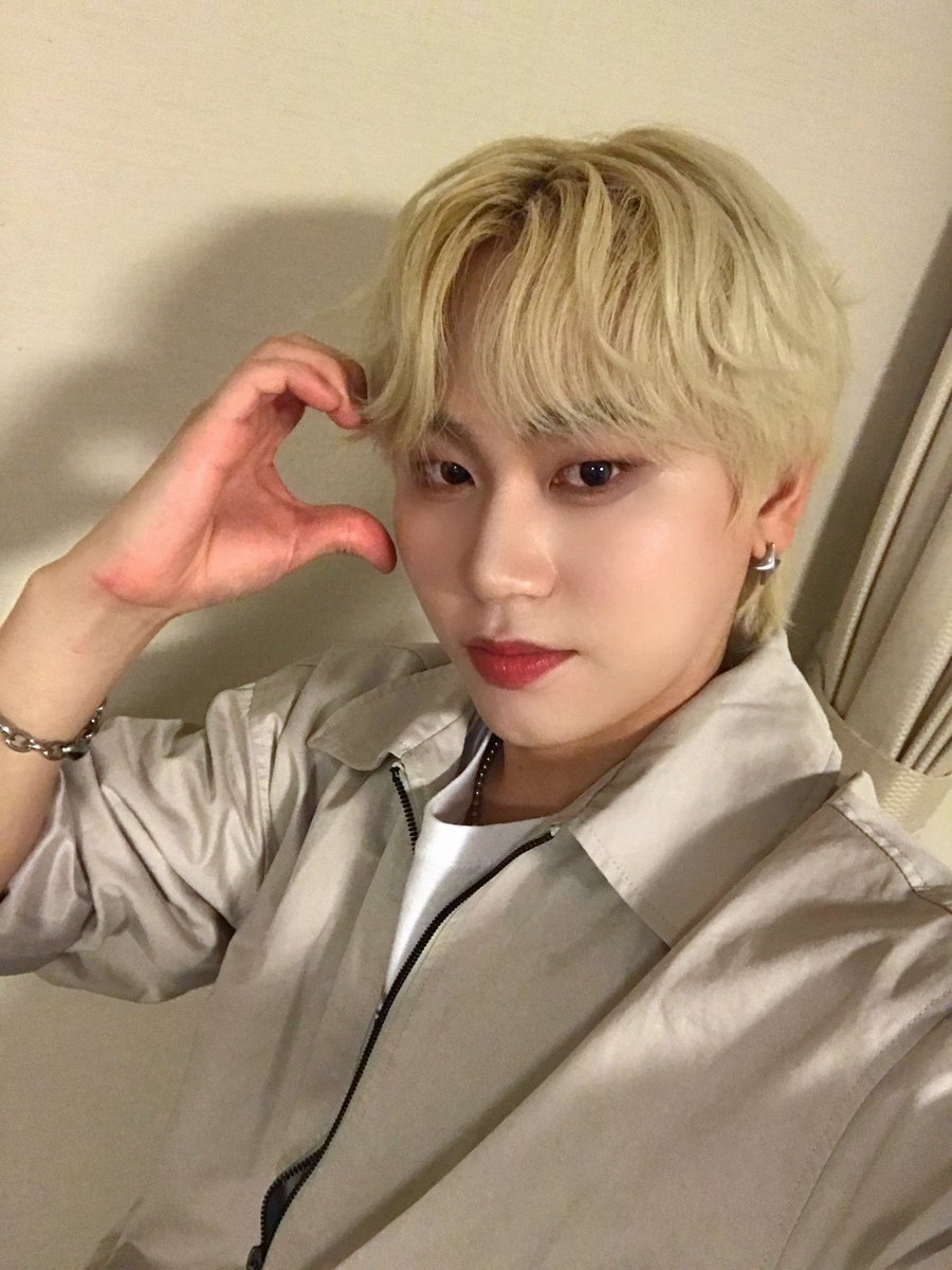 DKB] メンバーからセルカが到着🤳🏻💛 #DKB #다크비 #ダークビー