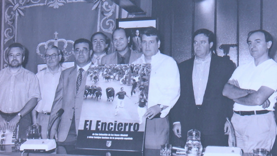 ¡La Asociación Cultural El Encierro está de cumpleaños! 🎉
25 años promoviendo cultura, tradición y toros desde el corazón de #SanSebastiándelosReyes.
Felicidades a Manuel Durán, Personaje del Encierro 2025.
🔗 tinyurl.com/2x87kv23
#FiestasSanse25 <a href="/EncierroSanse/">EncierroSanse A.C.</a>