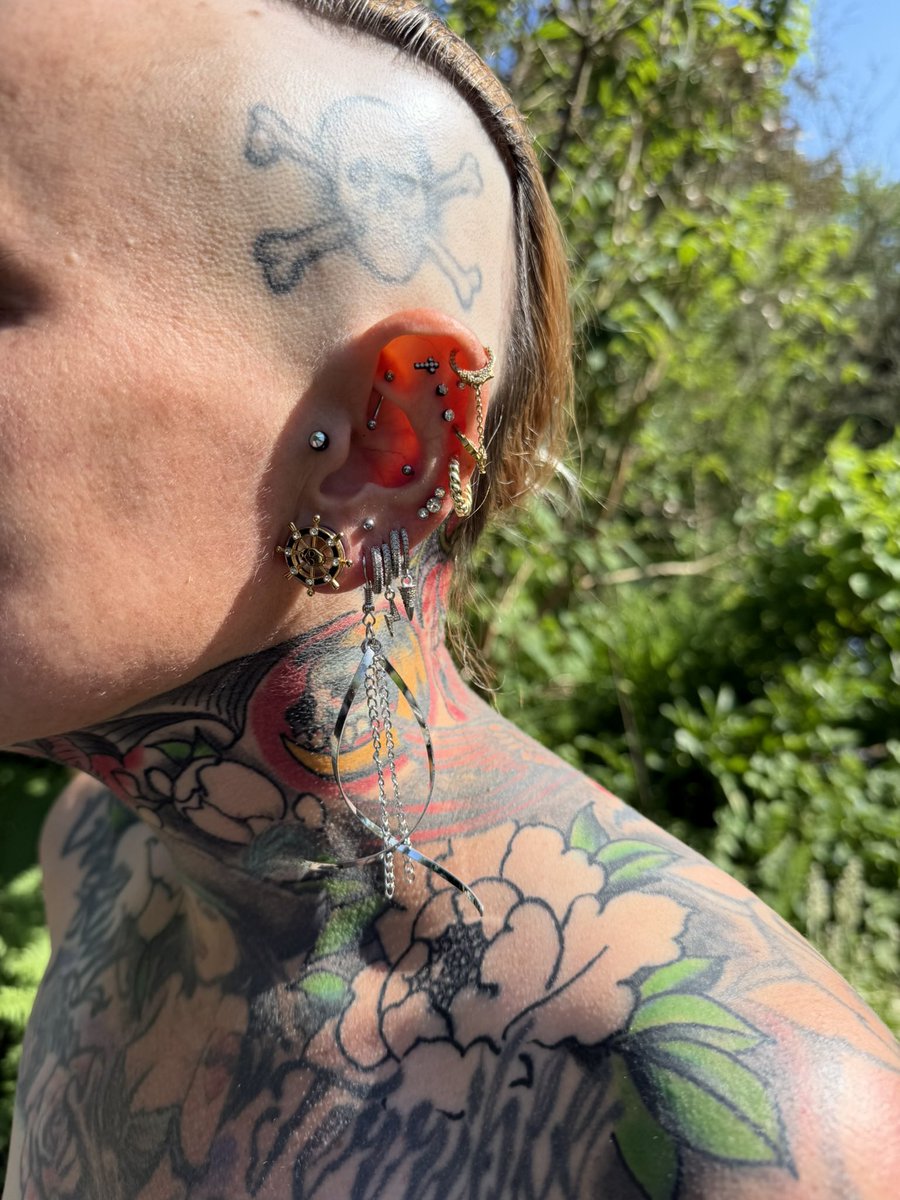 shinycharly80's tweet photo. Ich brauche mehr Ohrpiercings! https://t.co/KoLD3q6Xjh