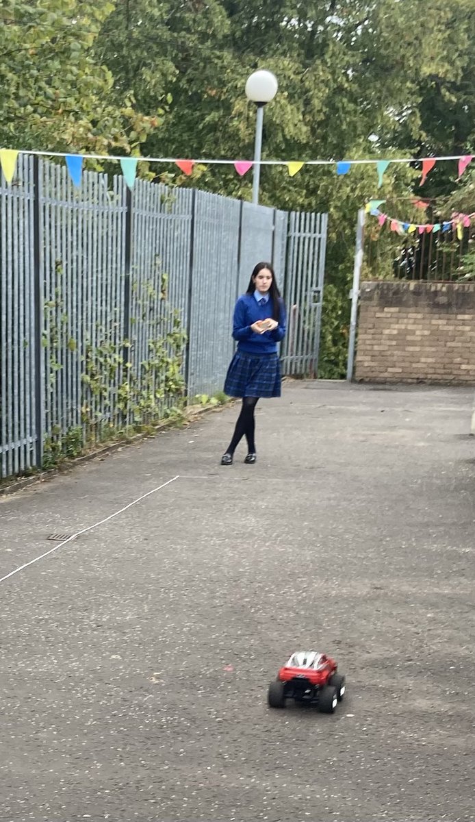 ScienceFernhill's tweet image. S3 Physicists working out the average speed of remote control cars today! Fabulous numeracy from all! Well done! ⁦⁦🙌