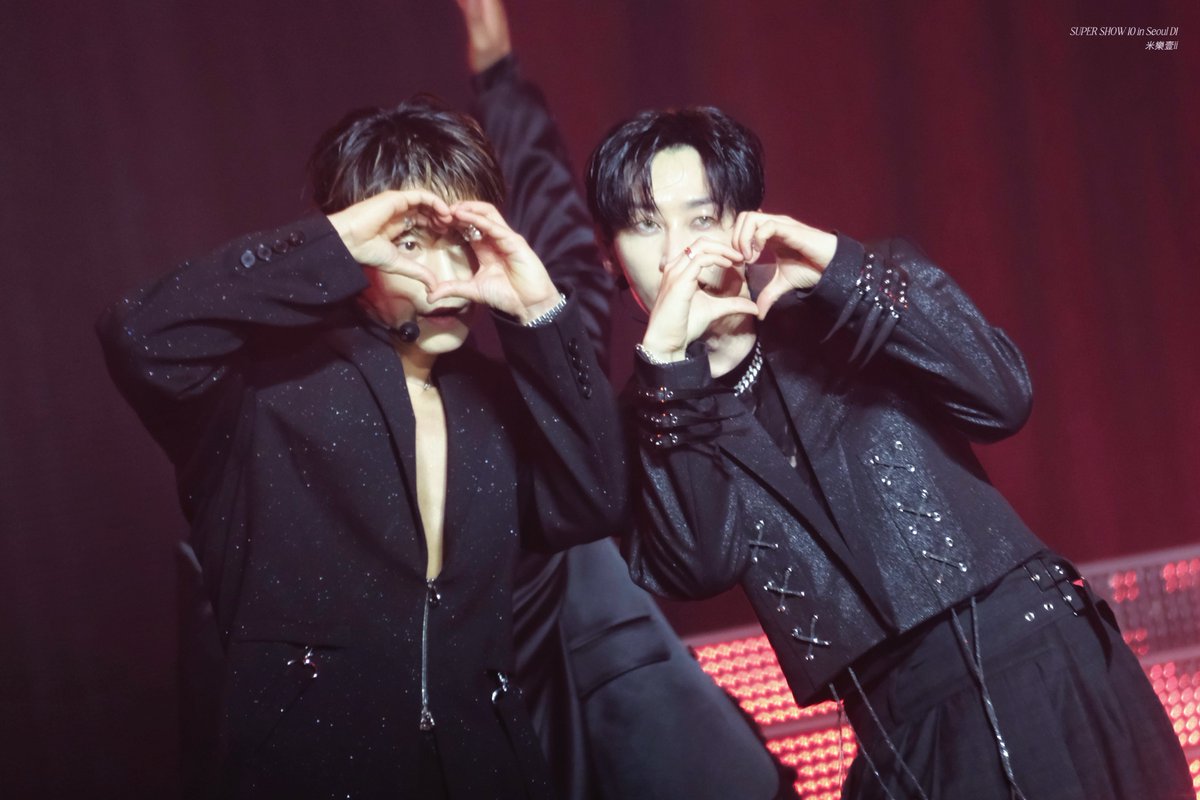 imqqqii17's tweet photo. 💙💙
#SS10_in_Seoul_D1
#SUPERSHOW10 
#SUPERJUNIOR 
#슈퍼주니어 
#EUNHYUK 
#银赫 
#은혁 
#이혁재 
#ウニョク
#Donghae 
#李东海 
#이동해 
#ドンへ https://t.co/v84QYgGEyW