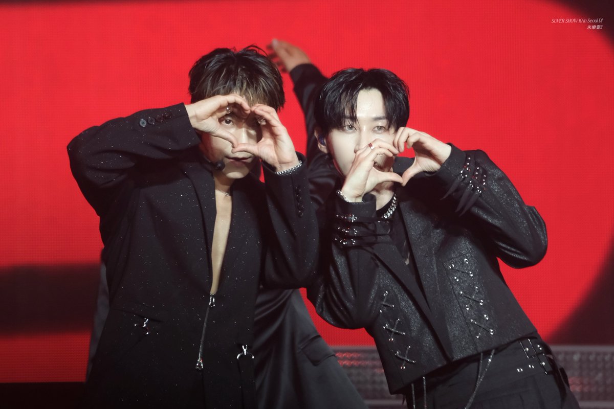 imqqqii17's tweet photo. 💙💙
#SS10_in_Seoul_D1
#SUPERSHOW10 
#SUPERJUNIOR 
#슈퍼주니어 
#EUNHYUK 
#银赫 
#은혁 
#이혁재 
#ウニョク
#Donghae 
#李东海 
#이동해 
#ドンへ https://t.co/v84QYgGEyW