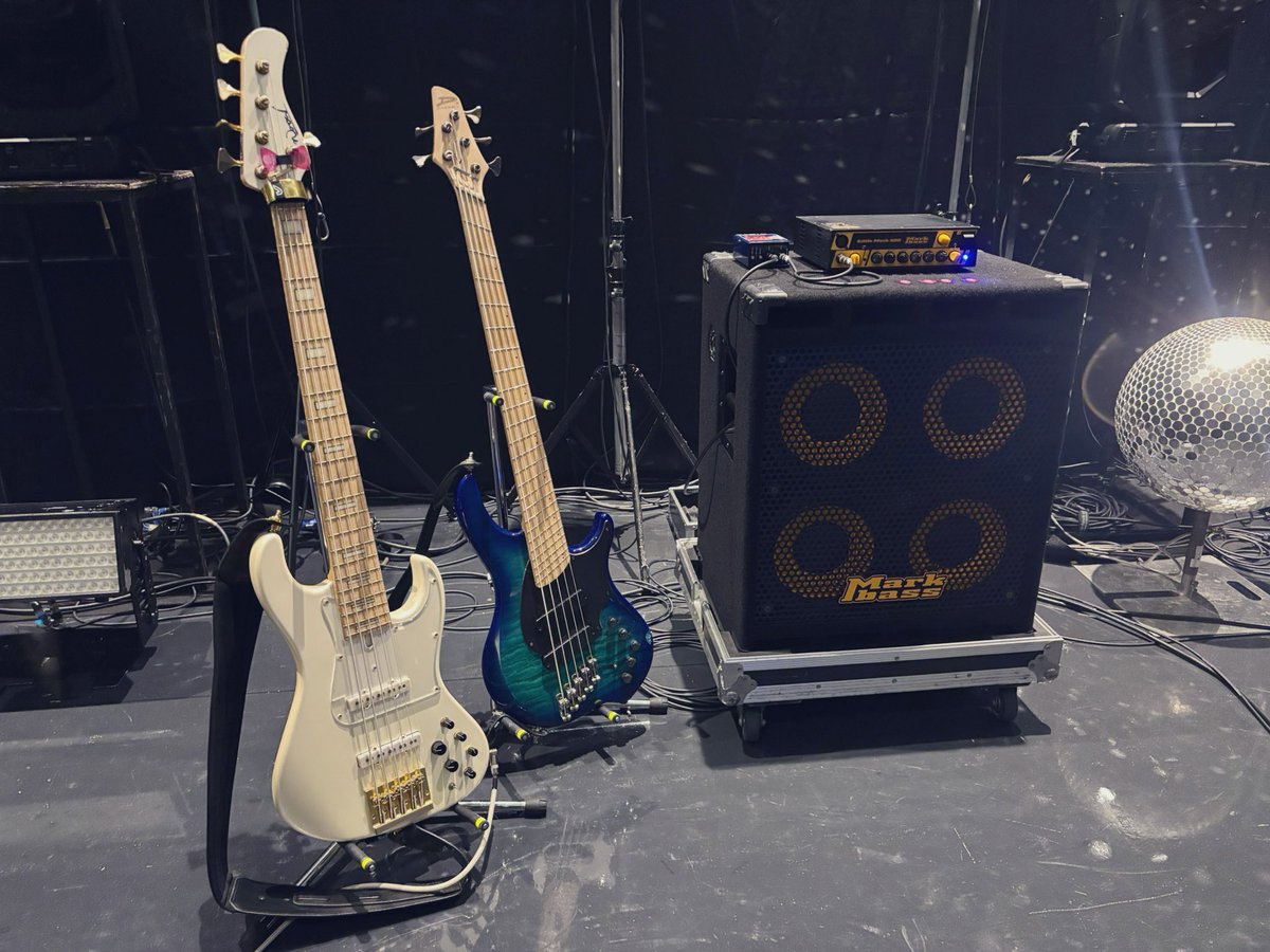 haji_ba's tweet photo. 8/22 メガテラ・ゼロ 〜懐かしいを攻める〜 @ ZEPP HANEDA
ベースサポートでした！ありがとうございました🙇

元々大好きで聴いていたメガテラさんのソロライブにベースサポートとして参加できて感無量です。
名曲揃いで最高に楽しかった…ありがとうございました！ https://t.co/AbBQ3byXP2
