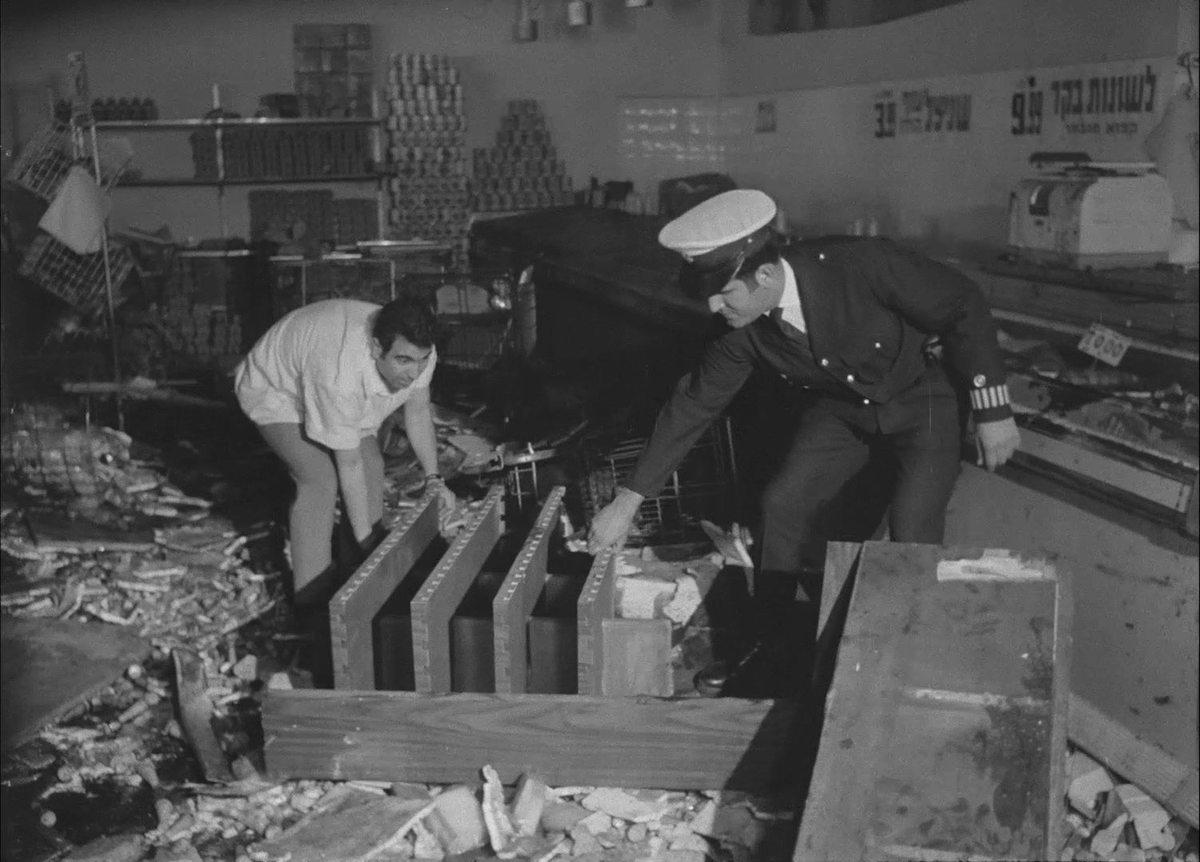 Feb 21, 1969: The PFLP bombs a Jerusalem supermarket, killing 2 youths &amp; wounding 20. The shift to large numbers of civilian targets improve PFLP’s media attention.

(4/20)