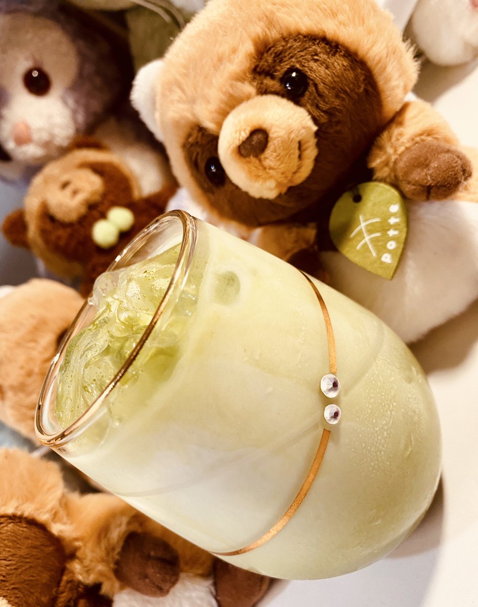 抹茶ミルク飲みますわよ〜🍵