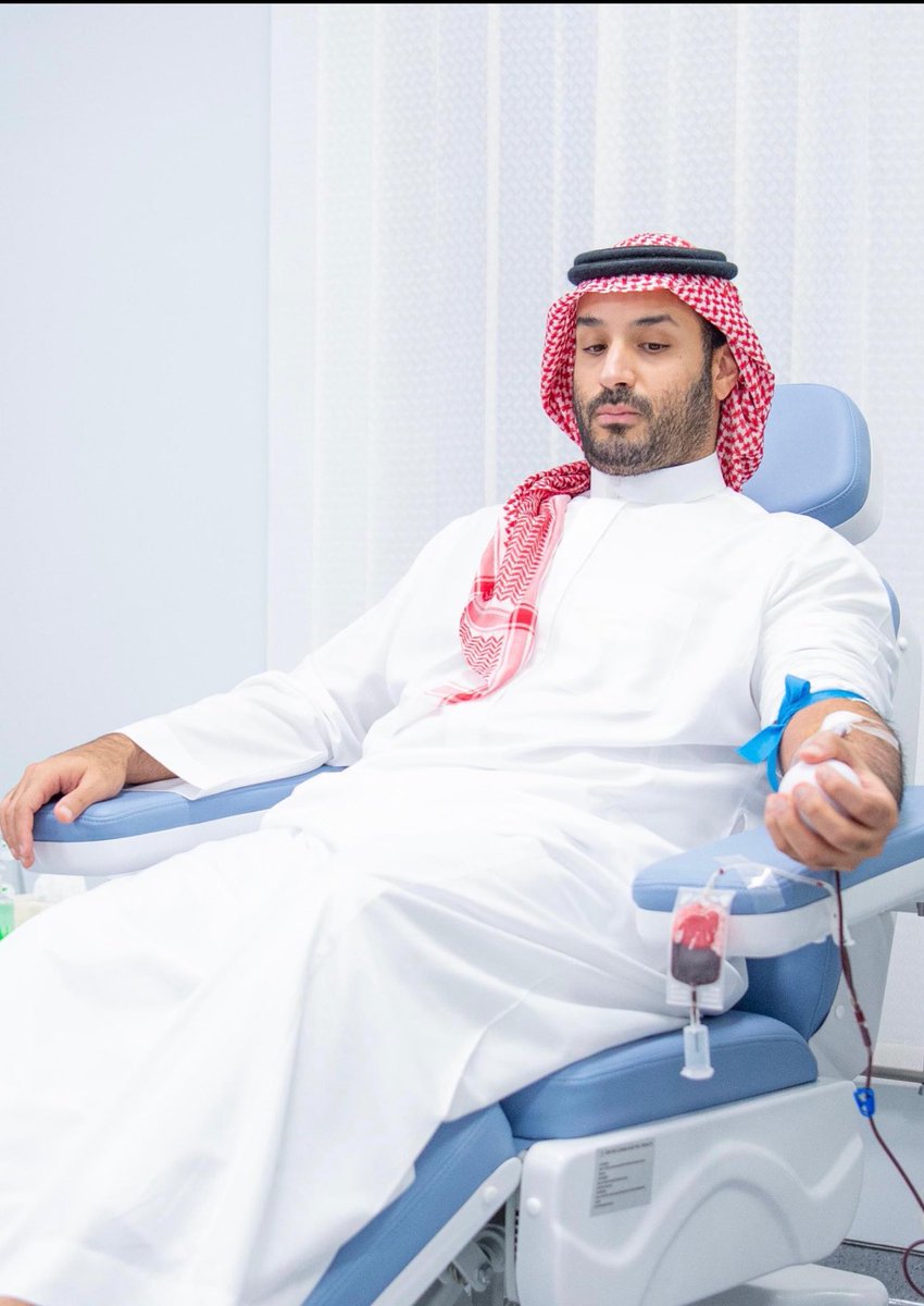 اللي فـ مصلحة ( المواطن ) والم
وان شقوا صفوف العرب يرفى

دايم على كل ( الكراسي ) حاكم
حتى لو انه ( كرسي المستشفى ) 

#محمد_بن_سلمان 
#ولي_العهد